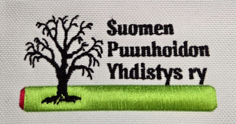 Yhdistyksen logo ja teksti brodeerattuna